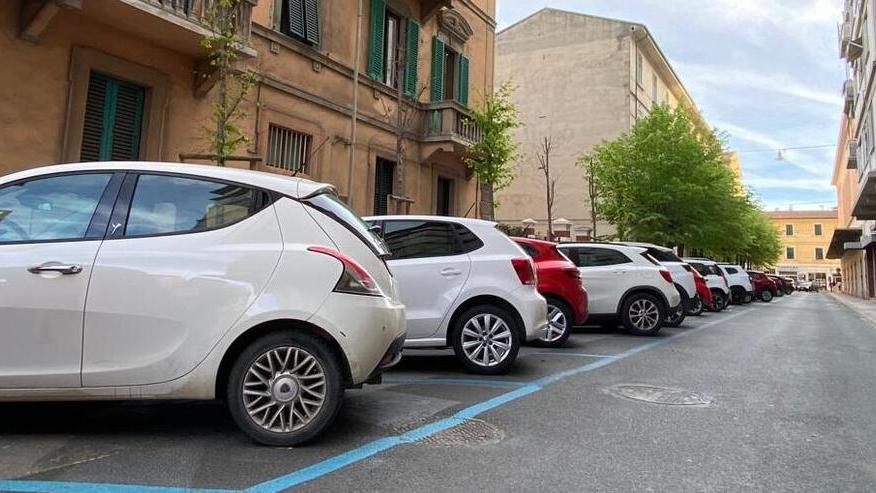 Nuove colonnine per i parcheggi a Piombino, paghi la sosta e riscuotono in Lussemburgo