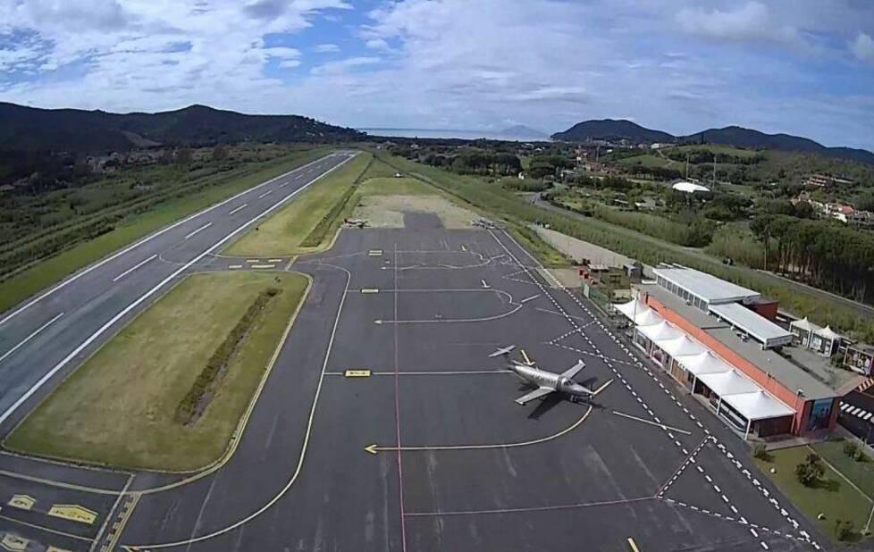 Referendum flop per l’aeroporto dell’Elba, adesso i politici litigano per attribuirsi gli astenuti