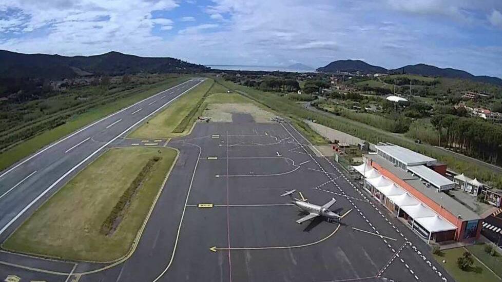 Referendum flop per l’aeroporto dell’Elba, adesso i politici litigano per attribuirsi gli astenuti