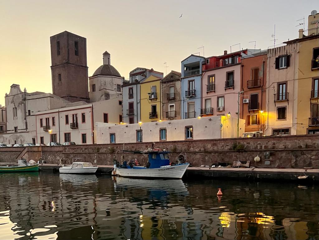 Bosa, ha provato a salvare la fidanzata aggrappandosi alla sua cintura