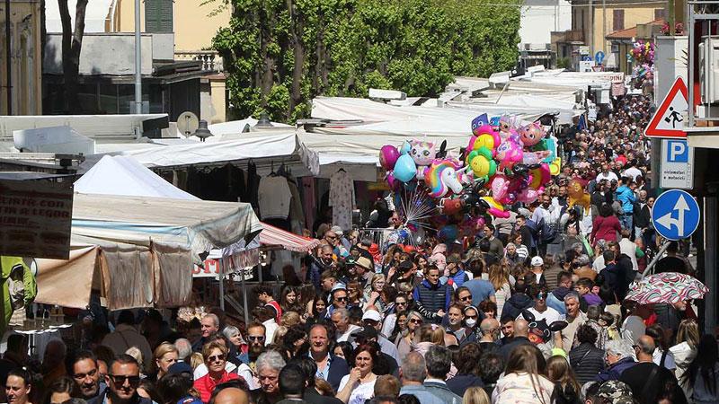 Fiera di San Marco, è arrivata la folla anche sotto la pioggia