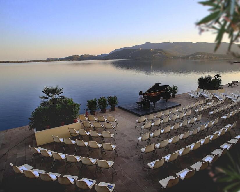 Orbetello, oltre 170 pianisti si sfidano a colpi di note in riva alla laguna: il programma