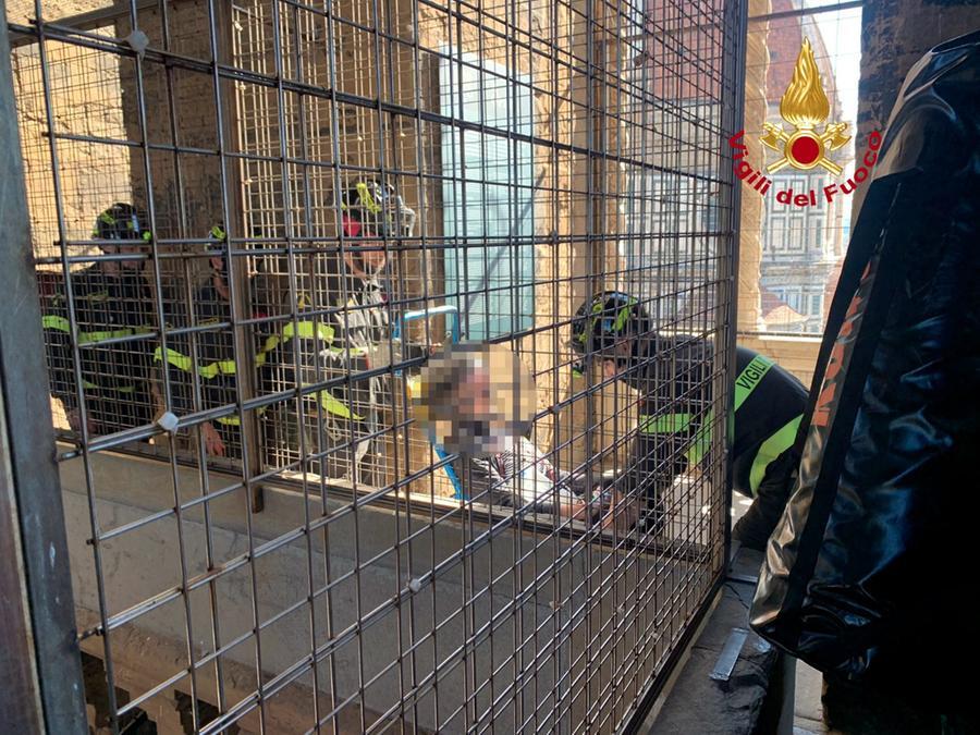 Si sente male in cima al campanile di Giotto, paura per una turista a Firenze