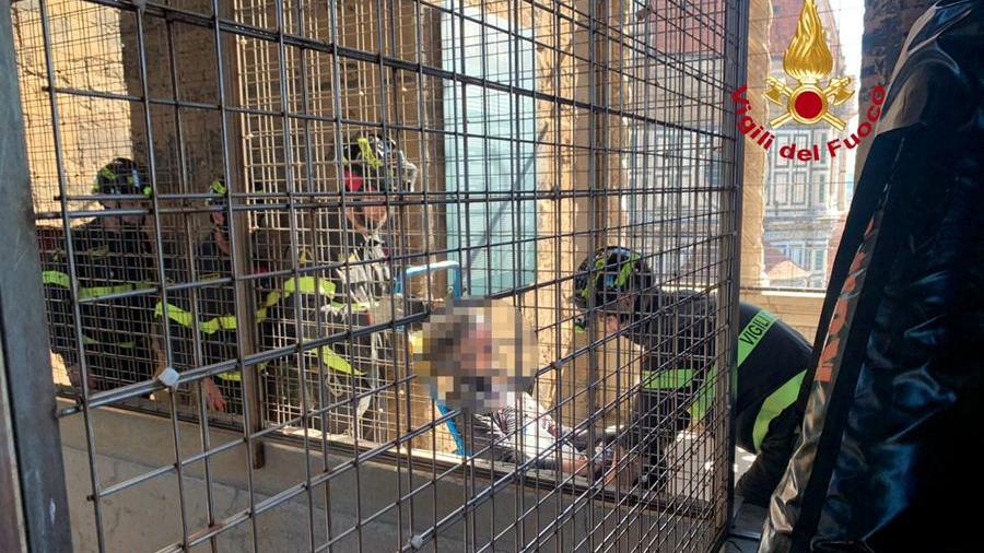 Si sente male in cima al campanile di Giotto, paura per una turista a Firenze