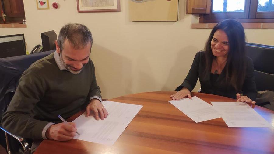 
	Francesco Deriu e Bruna Bianchina firmano il protocollo d&#39;intesa

