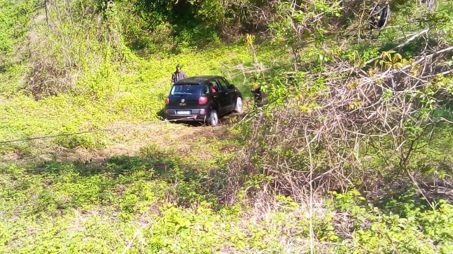 Casina, auto in una scarpata: muore anziano di 84 anni