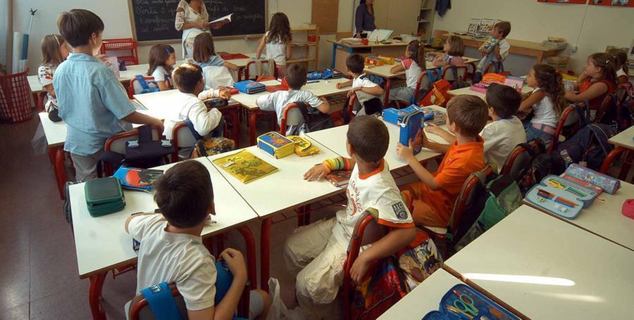 Ferrara, più alunni e meno docenti: c’è il rischio di classi-pollaio