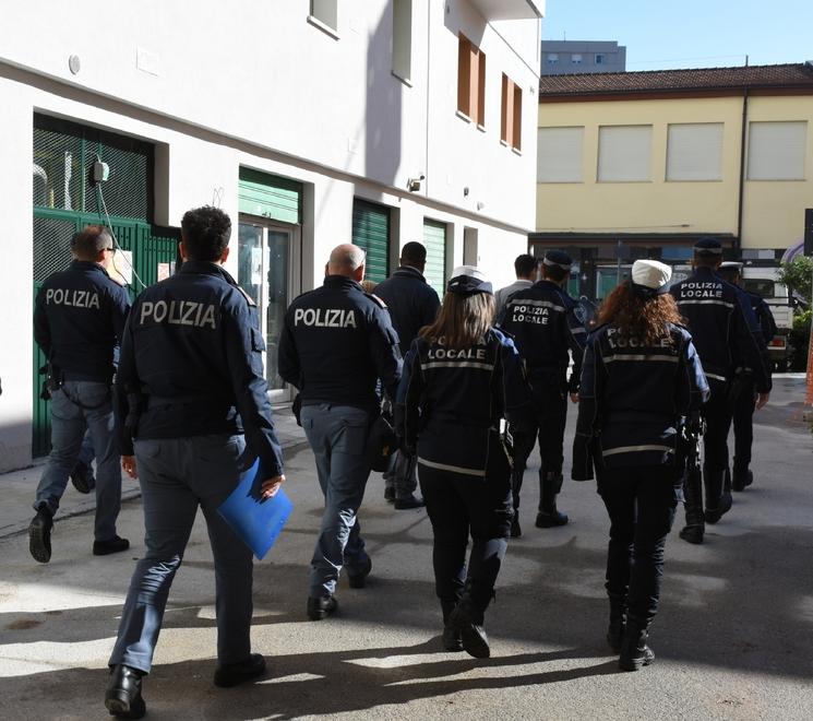 Modena Raffica di controlli in zona stazione 