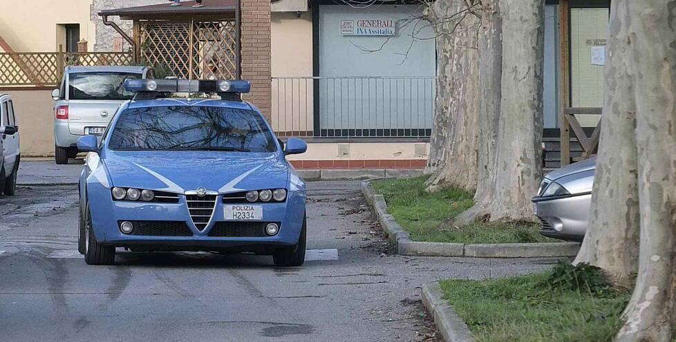 Prato, accoltellato per sbaglio rischia di perdere la voce