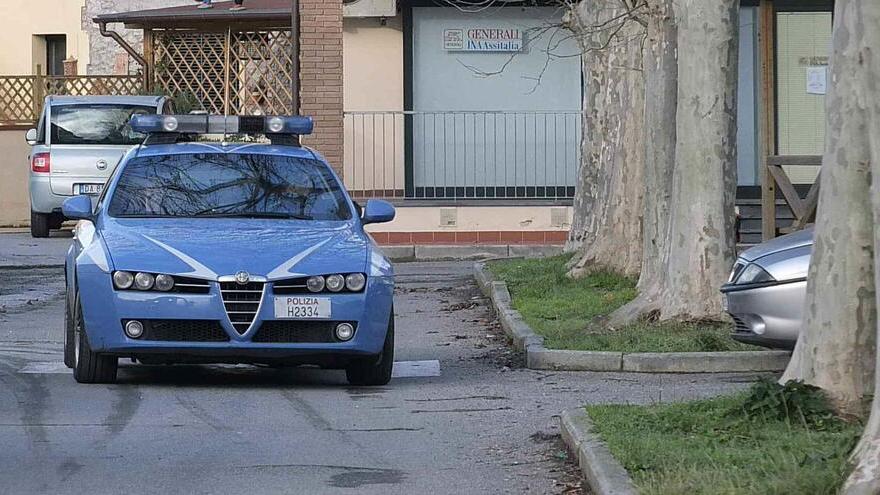 Prato, accoltellato per sbaglio rischia di perdere la voce