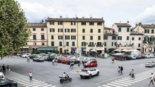Lucca, Santa Maria: cambia il progetto. Più posti auto per i residenti