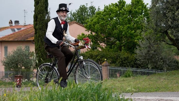 Fucecchio, pedala all’indietro in salita e stupisce tutti alla “Cispiosa”