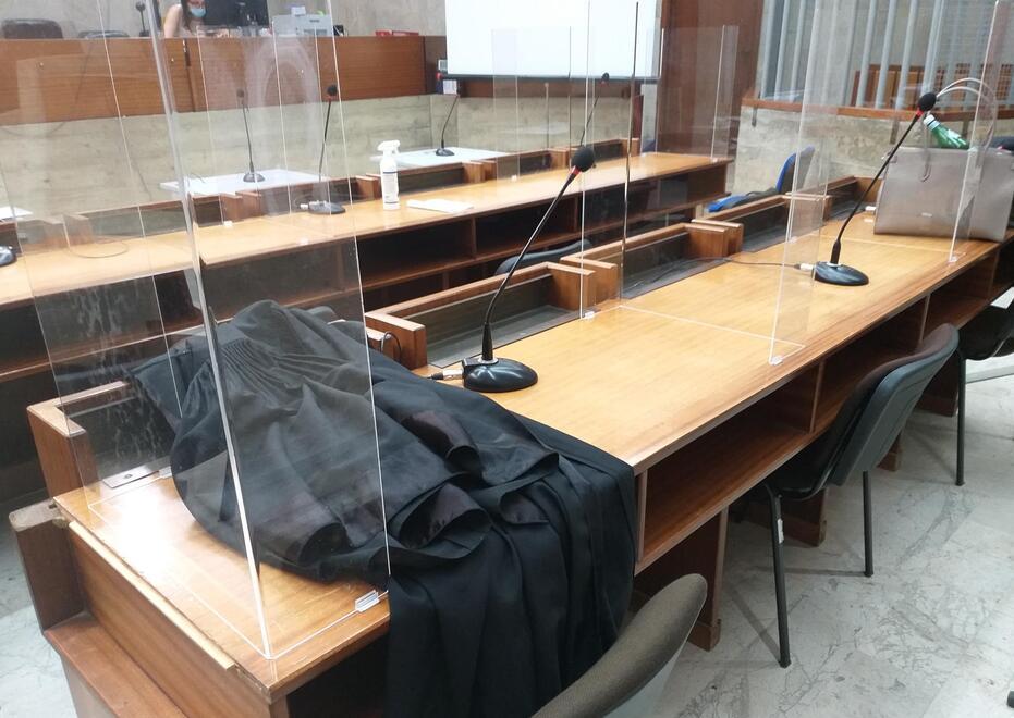 Modena. Va a far la spesa invece di lavorare: dipendente comunale in servizio a Reggio Emilia a processo