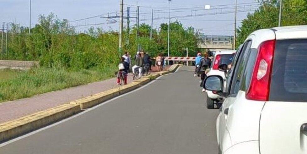 Carpi Due ore di coda ai passaggi a livello Traffico in tilt da Budrione a Fossoli