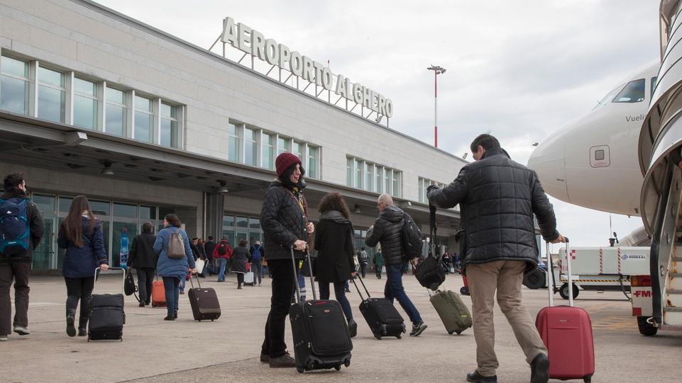 Aeroporti, la mancata fusione Alghero-Olbia diventa un caso