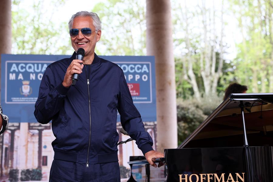 Andrea Bocelli canterà all’incoronazione di re Carlo III: «La canzone l’ha scelta lui, è “You’ll never walk alone”» – Video