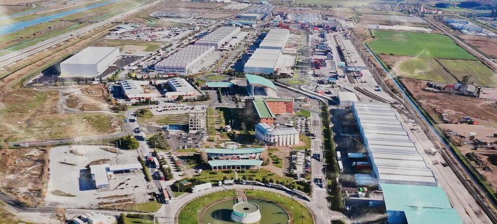 Viaggio nel Magazzino del freddo: «È il frigo che scalda l’Interporto di Livorno»