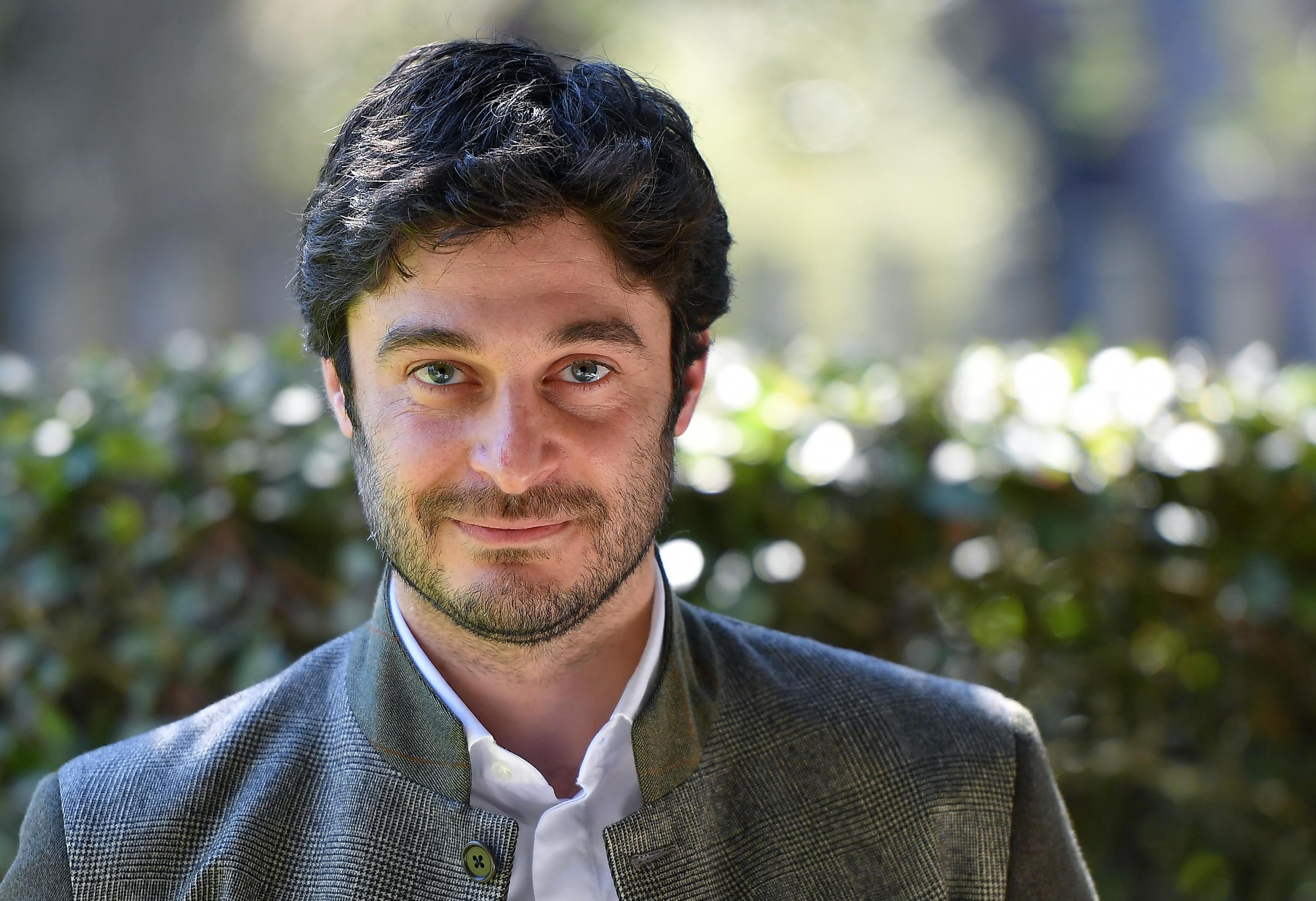 Nuovo e Abbado, su il sipario. Sul palco Pupo e Guanciale 