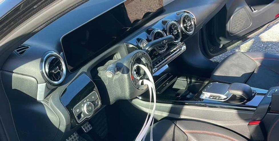Valdarno, la banda dei cruscotti colpisce ancora: quattro auto sventrate e un risveglio da incubo