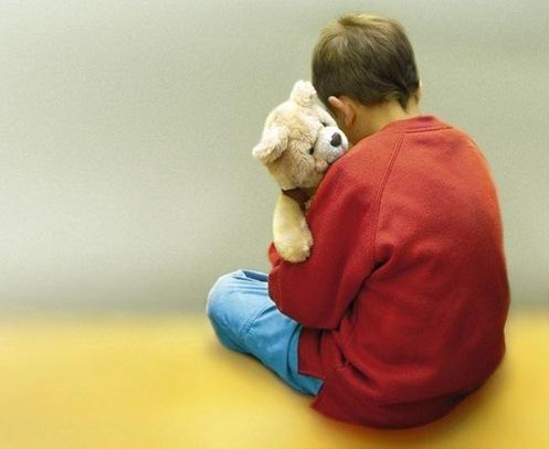 Ferrara, bambino autistico e senza terapeuti: la famiglia fa causa a Comune e scuola