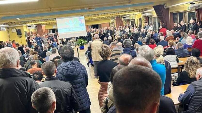 Modena Incontro sul porta a porta, pienone Tante domande e c’è chi fischia