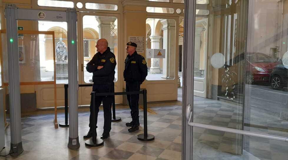«La falsa malattia costava 50 euro». Livorno, ecco il sistema ideato dall’infermiere arrestato