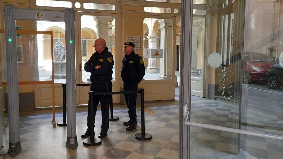 «La falsa malattia costava 50 euro». Livorno, ecco il sistema ideato dall’infermiere arrestato