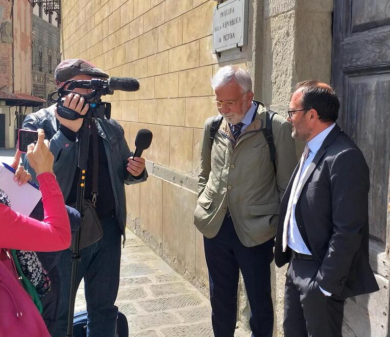Gli avvocati Andrea Niccolai e Fabio Celli ieri all’uscita dal tribunale