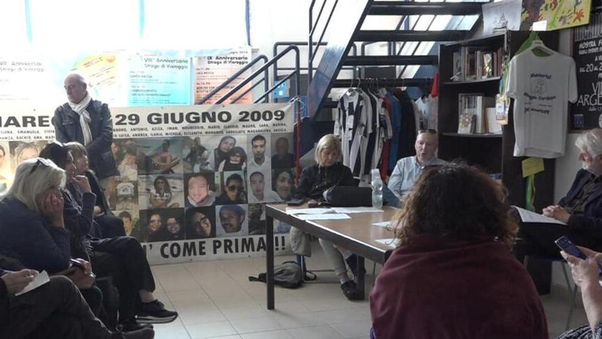 Strage di Viareggio, i familiari tornano in piazza: «No all’impunità per i responsabili»