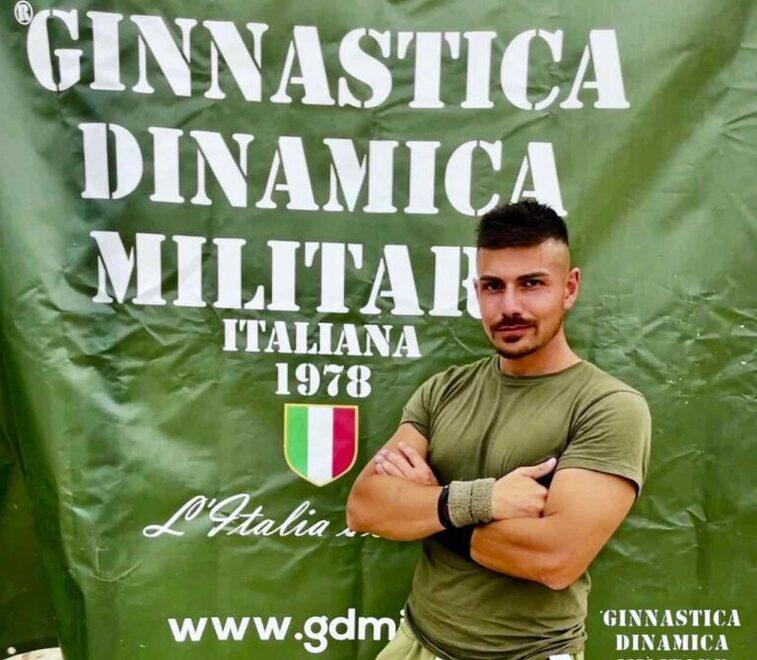 Una pubblicità della ginnastica dinamica militare