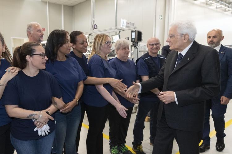 Reggio Emilia, Mattarella a Corte Tegge: “Il lavoro è un antidoto contro le discriminazioni e l’illegalità”