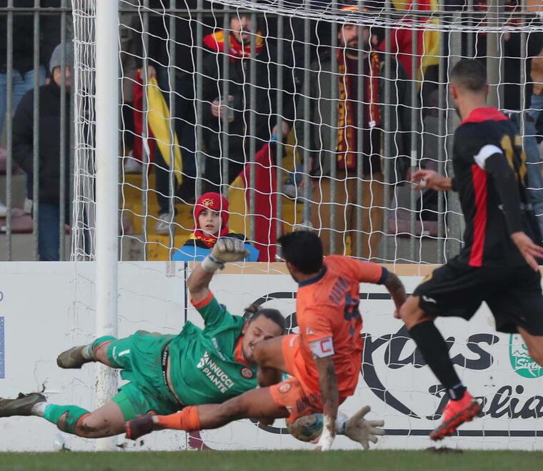 Un’azione della partita sul campo del Ravenna