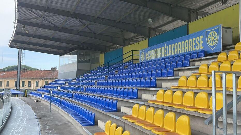 La tribuna appena ristrutturata allo stadio dei Marmi