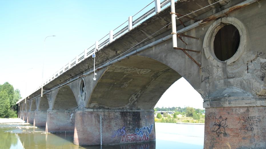 «Ponte di Veggia, lavori in autunno? Si rischia di paralizzare il traffico»