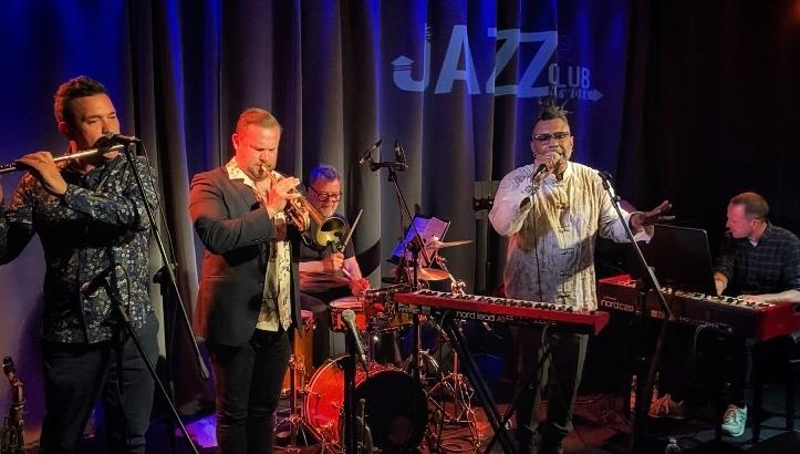 Bosso suona Stevie Wonder ed è vero amore