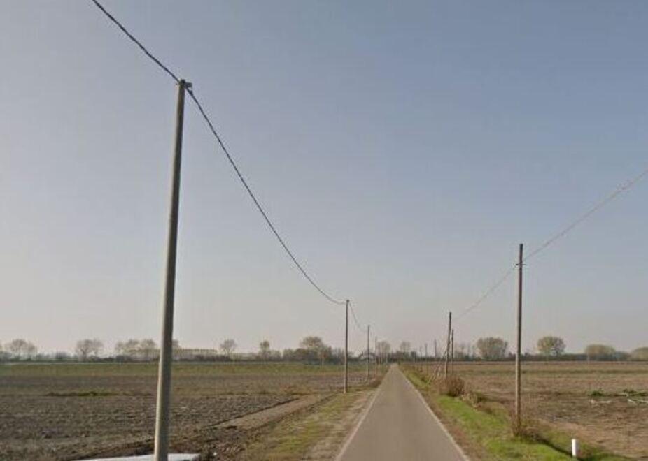 Mesola, il bracciante agricolo investito rimane in condizioni disperate