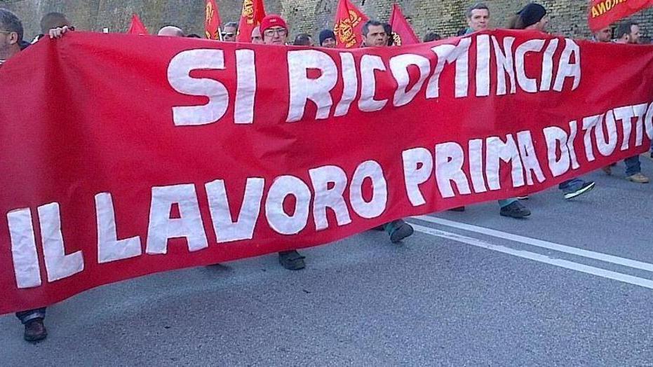 Primo Maggio, in Versilia gli omaggi a chi muore di lavoro e la preghiera dell’arcivescovo