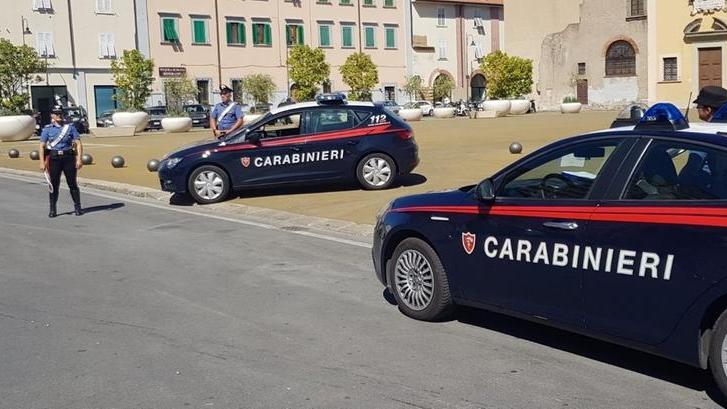 I carabinieri in piazza del Luogo Pio 