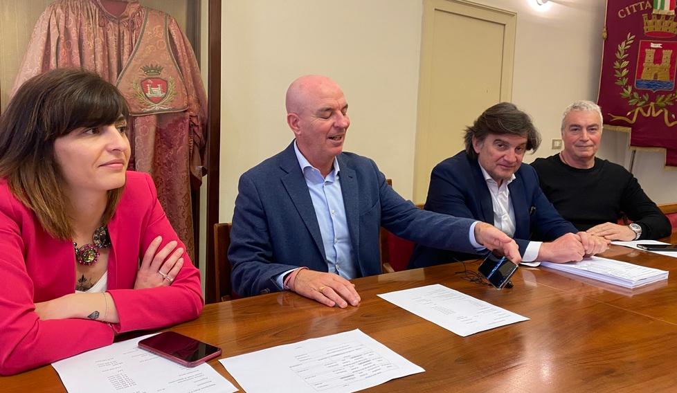 Livorno, il sindaco: «Gratis la Tari per 8mila famiglie e sconti fino a 20mila euro di Isee»