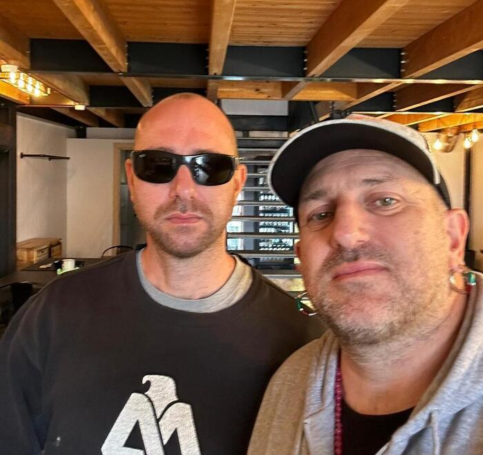 Orbetello, nel fondo chiuso nasce un bar: musica e stanze gratis per le band