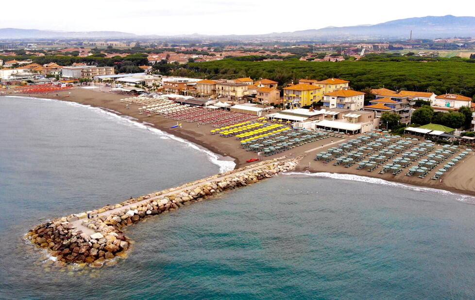 Cecina, i balneari si difendono: «A Pasqua non abbiamo aperto perché il tempo era brutto»