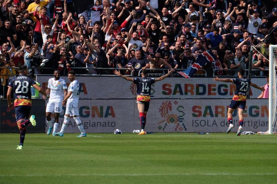 
	Deiola festeggia il gol dell'1-0 (foto mario rosas)

