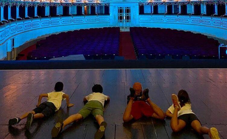 Una notte sul palco del Valli per scoprire i segreti del teatro