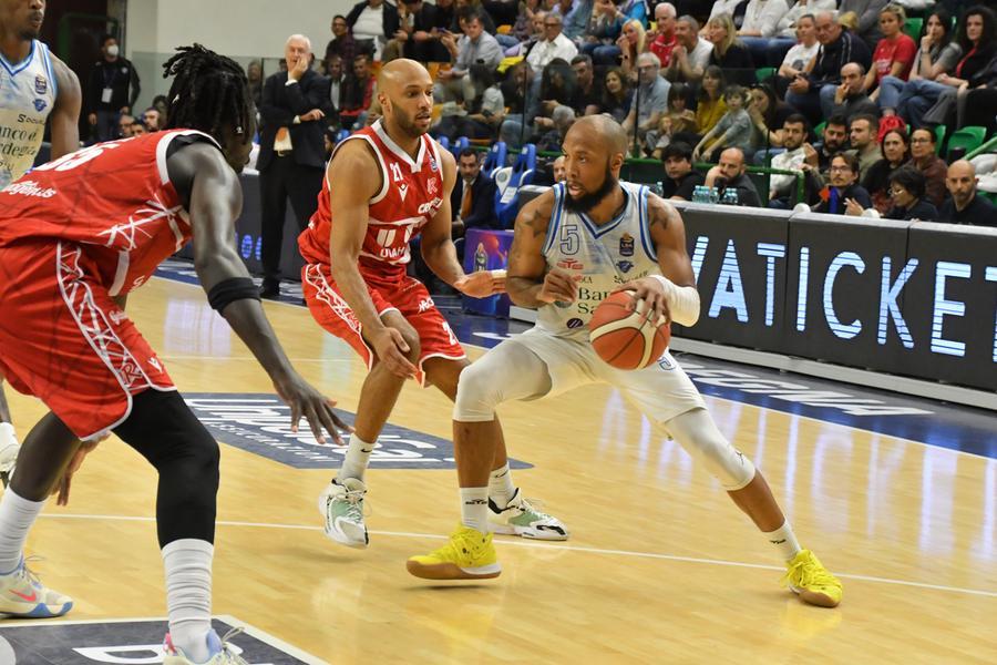 La Dinamo batte Reggio Emilia ed è quarta