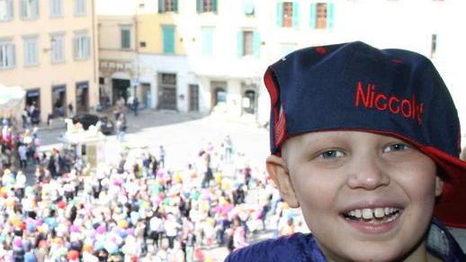 Usano un bimbo gravemente malato per truffare i negozi