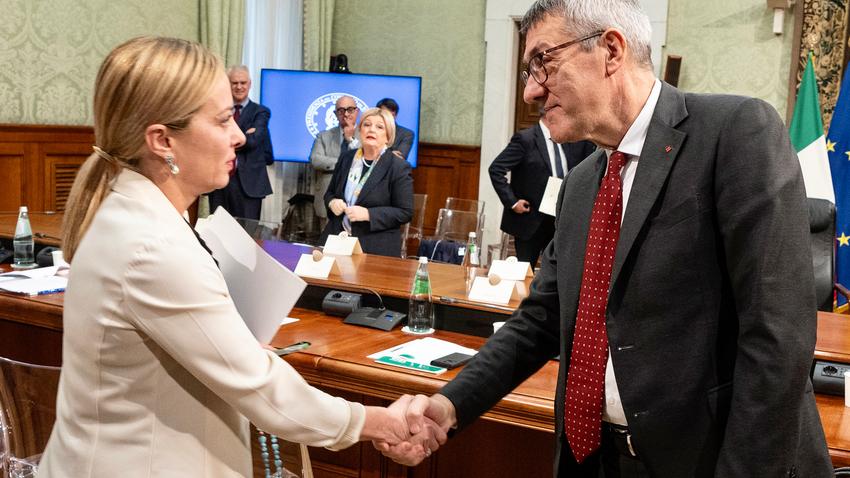 Decreto lavoro, Meloni corteggia i sindacati ma lo scontro è ancora totale