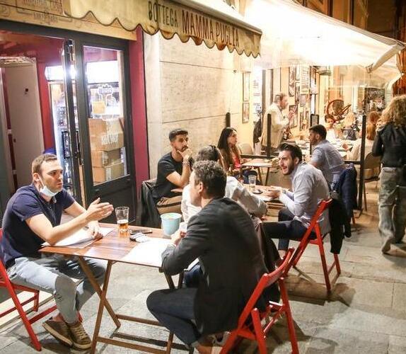 Modena I “Tavolini sotto le stelle” tornano in centro storico Via il prossimo weekend 