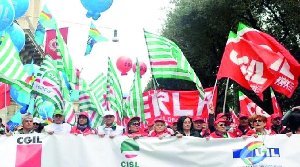 Emilia Romagna I sindacati scendono nelle piazze «Per il lavoro e la Costituzione» 