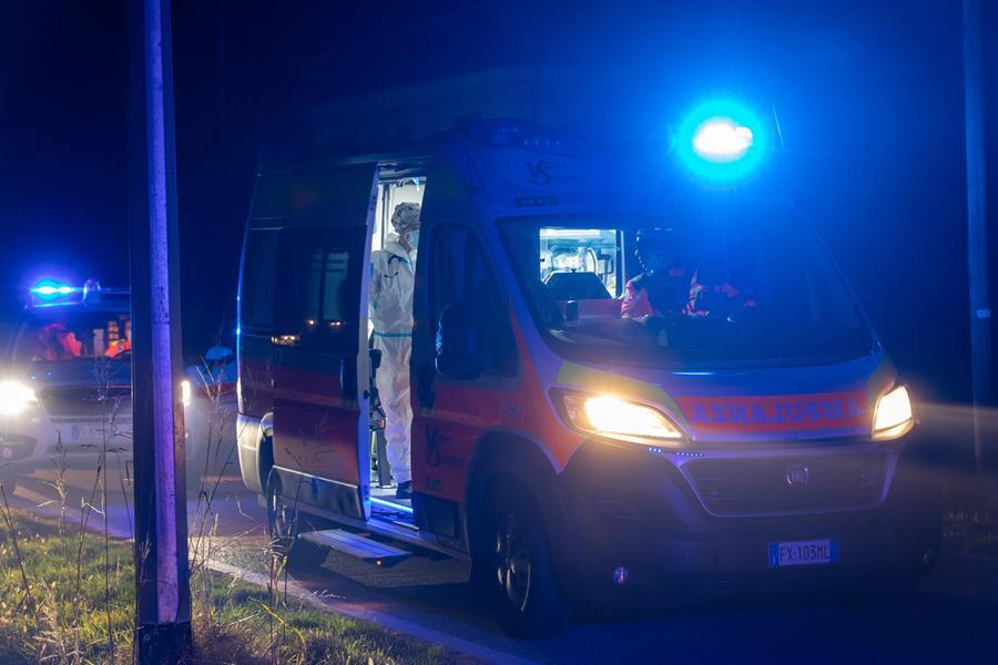 Modena. Schianto tra due auto nella notte a Cittanova, tre giovani feriti