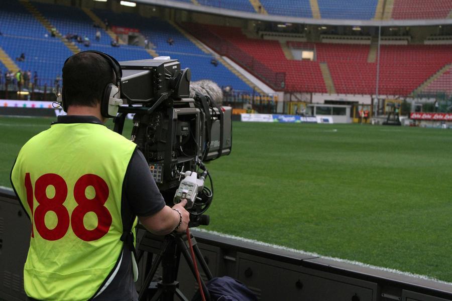 Calcio, la Lega vuole regalarsi un canale tv: venerdì il via libera al nuovo bando